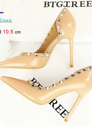 2025 Nuovo Sexy Nero Sottile Tacchi Alti 10.5 Centimetri Scarpe da Donna Testa A Punta Rivetto Pompe da Donna in Pelle Verniciata Stiletto Scarpe da Discoteca platinumshop