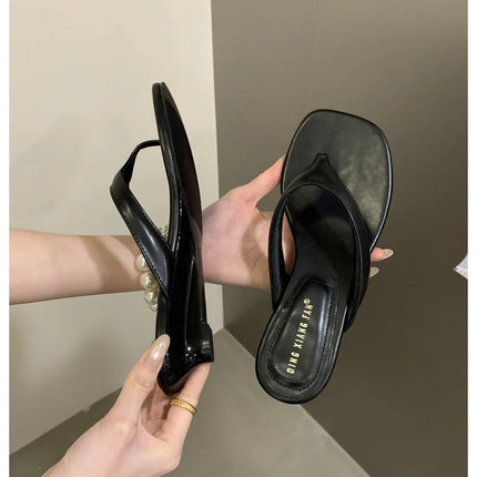 Marque de mode Compensée Pantoufle Présentations fabricants de jeux Clip d'orteil Tongs Sandales à lanières étroites Chaussures décontractées Pantoufle femme Sandalia Mujer