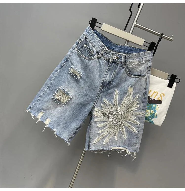 Pantaloncini di jeans con foro sfilacciato floreale con perline alla moda Pantaloncini casual estivi da donna a vita alta in tinta unita stile coreano
