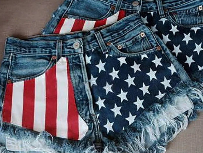 Shorts in denim da donna con stampa bandiera americana a stelle e strisce, finitura effetto invecchiato, Jean Shorts - platinumshop