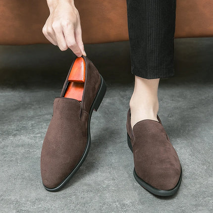 Scarpe primaverili in pelle scamosciata di marca di design italiano di lusso primaverile Scarpe eleganti da ufficio per uomo Mocassini da discoteca marroni da uomo