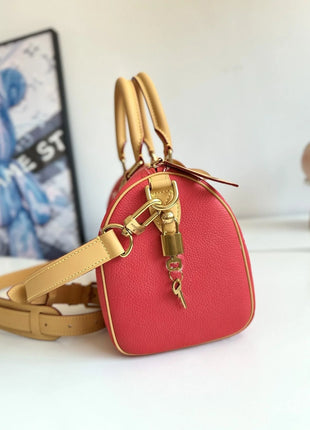 Borsa a tracolla da donna in pelle con dettagli in lega lucida, versatile e universale, perfetta per tutti i giorni e per abiti casual.