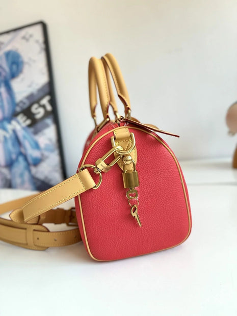 Borsa a tracolla da donna in pelle con dettagli in lega lucida, versatile e universale, perfetta per tutti i giorni e per abiti casual.