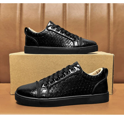 2026 Spring New Shoes for Men Leather Casual Shoes Fashion Pattern Flat Skateboard Shoes Street Cool Lace-up Sneaker
