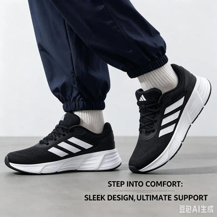 Sneakers da Corsa adidas Nere e Bianche con Tre Strisce, Traspiranti, Leggere e Ammortizzate GW8336