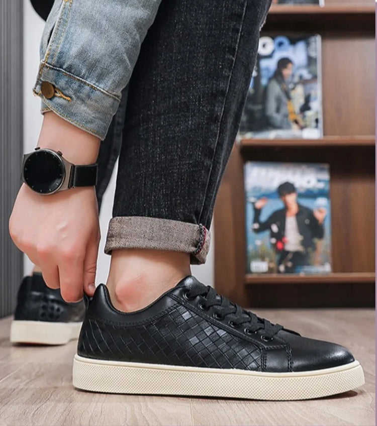 Men Woven Faux Leather Lace‑Up Skate Sneakers Low Top Flat Casual Shoes Retro Stitching Splicing Daily Outdoor Commuter Footwear