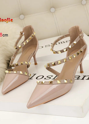 Scarpe tacco alto da donna estive in Europa e America Moda punta a punta bocca superficiale rivetto scava fuori sandali a spillo da discoteca platinumshop