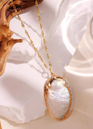 Retro Gold-Tone Shell Pendant Necklace Unique Layered DIY Fashion Jewelry for Women Perfect for Beach Vacations Gift Idea PlatiNum