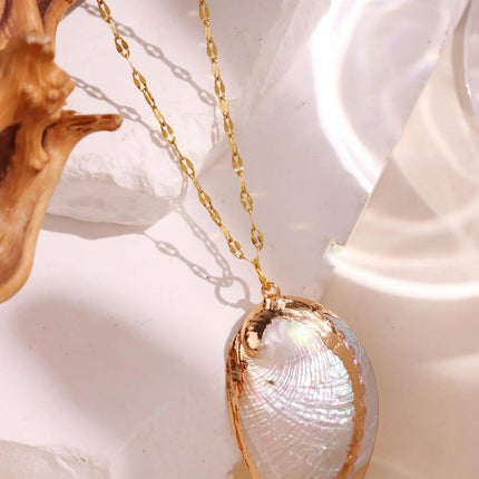 Retro Gold-Tone Shell Pendant Necklace Unique Layered DIY Fashion Jewelry for Women Perfect for Beach Vacations Gift Idea PlatiNum