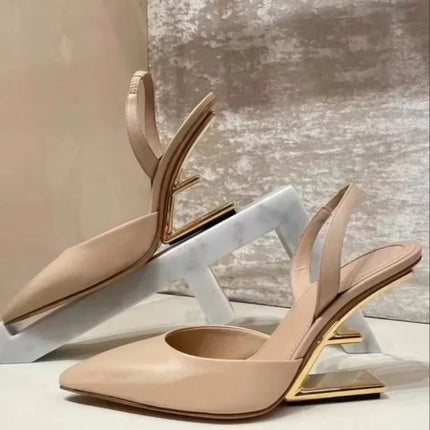 Estate Tacchi strani Scarpe da donna Design tinta unita Scarpe da donna con cinturini posteriori da viaggio Punta a punta Moda Zapatos Para Mujere