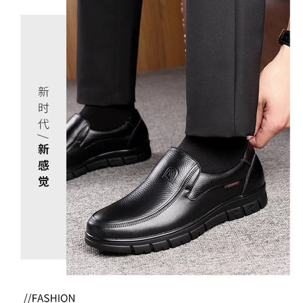 Scarpe estive nuove da uomo in pelle con suola morbida Scarpe basse casual Scarpe da passeggio per esterni Scarpe comode in morbida pelle alla moda Mocassini