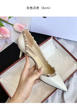 scarpe da donna di marca di lusso Sandali da donna Rivetti estivi Tacchi alti Lato vuoto Scarpe da donna da ballo in pelle moda femminile da donna