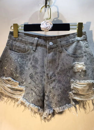 2025 Abiti estivi, Nuovi pantaloncini di jeans con bordo ruvido indossato a vita alta con perforazio