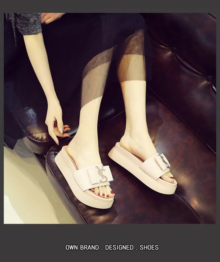 2025 Summer New Women's Fashion Letter Designer Sandals Casual Thick Bottom Round Toe Leather Beach Shoes Женские Сандалии PlatiNum