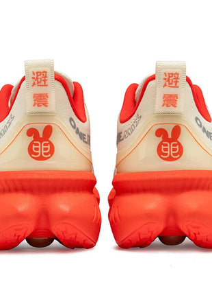 ONEMIX 2025 Nuove scarpe da ginnastica Buffer Scarpe da corsa Runner pesanti da uomo Scarpe sportive da esterno leggere e traspiranti antiscivolo PlatiNum