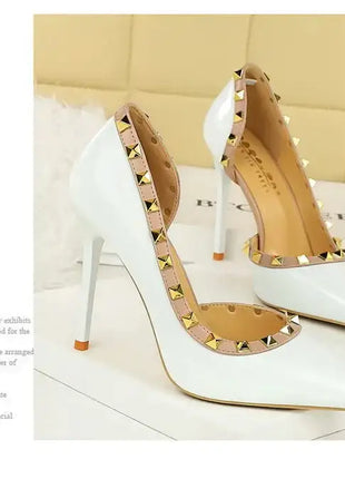 2025 Nuovo Sexy Nero Sottile Tacchi Alti 10.5 Centimetri Scarpe da Donna Testa A Punta Rivetto Pompe da Donna in Pelle Verniciata Stiletto Scarpe da Discoteca platinumshop