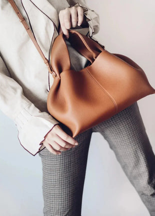 Borsa a Tracolla da Donna di Alta Gamma Autunno/Inverno 2025 – Design con Motivo Lychee e Tracolla a Nuvola