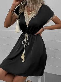 Kurzes Damen-Strandkleid in knöchellanger Länge mit V-Ausschnitt aus Spitze, kurzen Ärmeln, einfarbig, Sommer