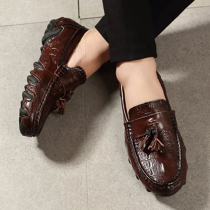 Mocassini da uomo di marca di lusso 2023 scarpe Casual in vera pelle mocassini con motivo a coccodrillo scarpe da uomo Plus Size 38-47 scarpe da guida