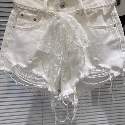 New Three-Point Denim Shorts with Pearl Mesh Waist Chain, Ripped, Fashionable, Sweet and Spicy, for Summer 2026, Women's White Hot Pants