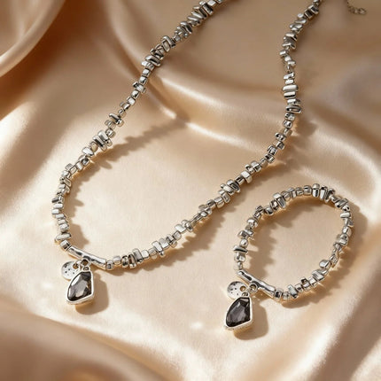 Set di bracciali con collana con pendente in cristallo grigio irregolare semplice barocco Set di gioielli con perline color argento estetico delicato per donna uomo platinumshop