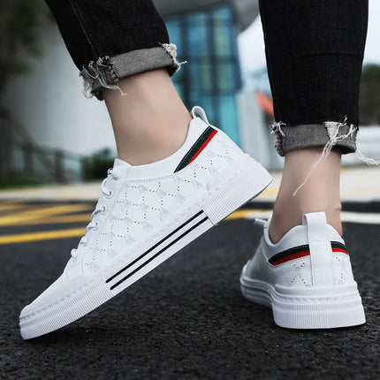 Men's lightweight skate shoes, everyday casual sneakers for men, colors: white and beige, sizes 39 to 46.
