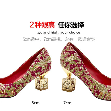Moda di lusso Rivetto Fibbia Cintura Appartamenti Mocassino slip-on da donna Scarpe a punta Scarpe da balletto Mocassini da donna da ufficio 2025