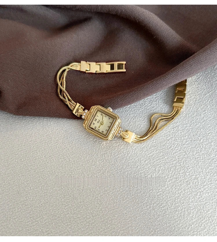Nuovo orologio da donna in oro di lusso Orologio da polso al quarzo quadrato alla moda Orologio da donna semplice con strass squisito regalo Relogio Feminino platinumshop