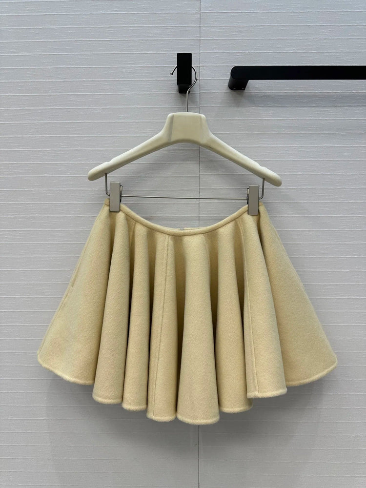 A light yellow high-waisted short skirt with ruffled edges and a double-sided wool A-line skirt, looking cute and playful PlatiNum