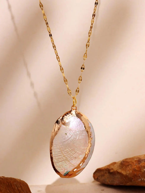 Retro Gold-Tone Shell Pendant Necklace Unique Layered DIY Fashion Jewelry for Women Perfect for Beach Vacations Gift Idea PlatiNum
