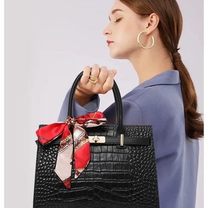 Borsa a Mano in Ecopelle Lucida Effetto Coccodrillo con Fiocco in Seta Stampata e Chiusura a Girello in Metallo, Borsa a Tracolla da Donna con Manico Superiore