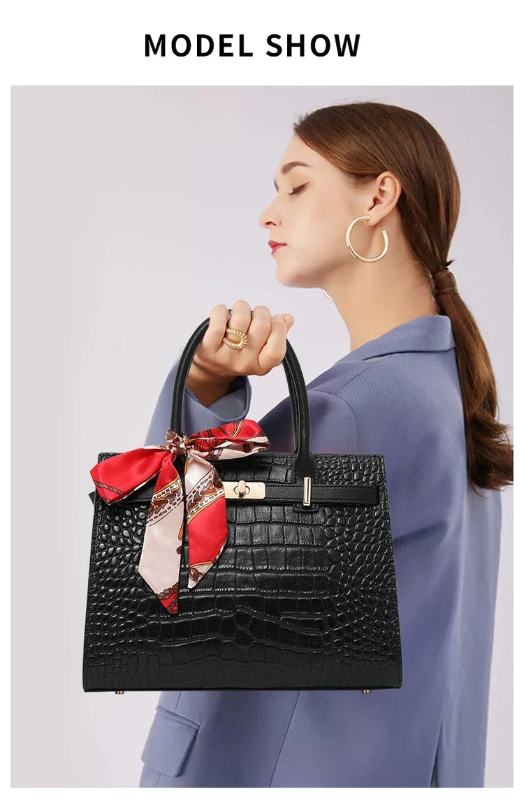 Borsa a Mano in Ecopelle Lucida Effetto Coccodrillo con Fiocco in Seta Stampata e Chiusura a Girello in Metallo, Borsa a Tracolla da Donna con Manico Superiore