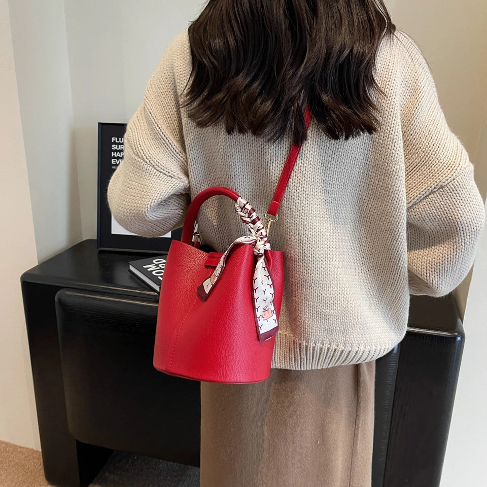 Vendita calda Semplicità Borsa a tracolla da donna di fascia alta Materiale Pu Borsa a secchiello versatile Borsa alla moda Pendolarismo