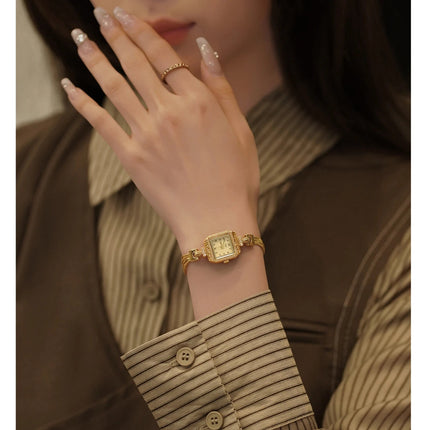 Nuovo orologio da donna in oro di lusso Orologio da polso al quarzo quadrato alla moda Orologio da donna semplice con strass squisito regalo Relogio Feminino platinumshop
