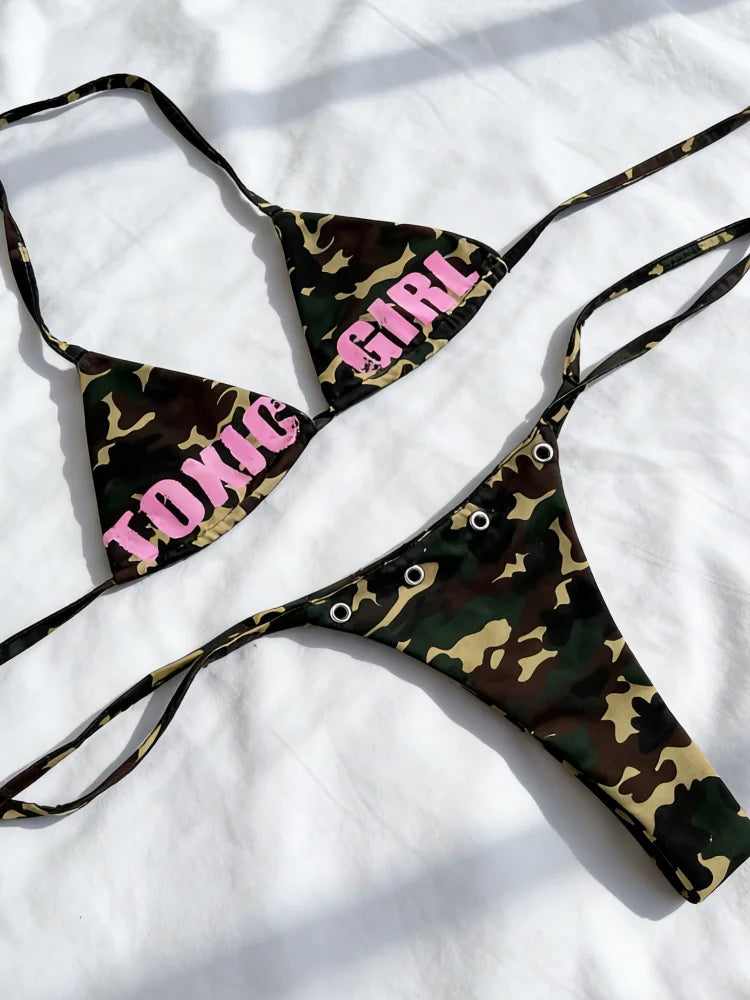 Costume da bagno bikini a triangolo con stampa mimetica da donna 2026, con laccetti laterali e dettagli Y2K, stile streetwear platinumshop