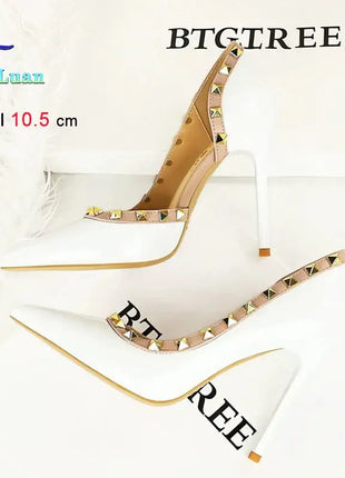 2025 Nuovo Sexy Nero Sottile Tacchi Alti 10.5 Centimetri Scarpe da Donna Testa A Punta Rivetto Pompe da Donna in Pelle Verniciata Stiletto Scarpe da Discoteca platinumshop