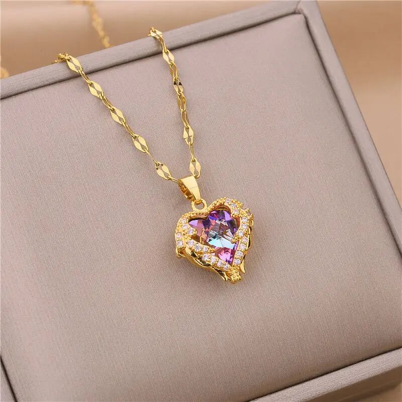 Collana con ciondolo a forma di cuore in cristallo colorato di lusso superiore per le donne Gioielli alla moda in acciaio inossidabile 316L Catena da collo da sposa femminile