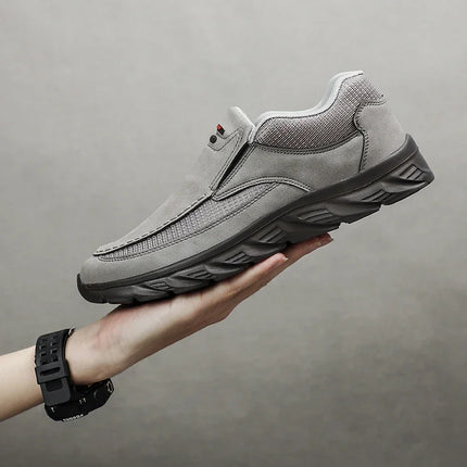 Scarpe Casual in pelle da uomo mocassini traspiranti Sneakers da uomo 2024 nuove scarpe da ginnastica piatte in pelle comode da uomo scarpe da uomo