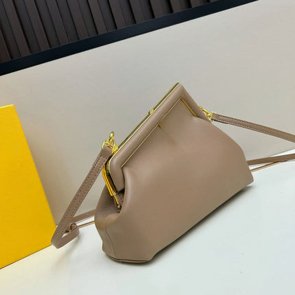 Borsa con Chiusura a Scatto in Morbida Pelle Color Tè al Latte, Borsa di Lusso Multiuso