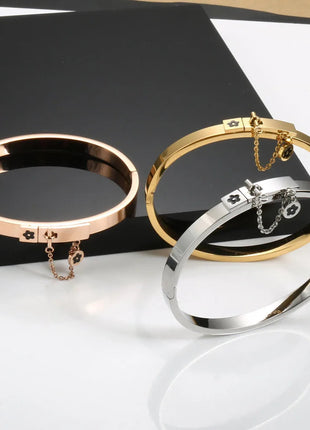 Set di gioielli di moda di lusso in acciaio inossidabile Set di gioielli da donna dorati Bracciale con ciondolo a forma di fiore Anelli per uomo Set di gioielli da donna regalo platinumshop
