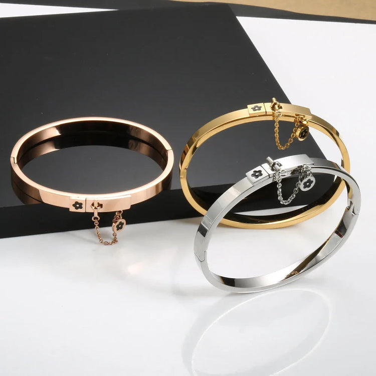 Set di gioielli di moda di lusso in acciaio inossidabile Set di gioielli da donna dorati Bracciale con ciondolo a forma di fiore Anelli per uomo Set di gioielli da donna regalo platinumshop