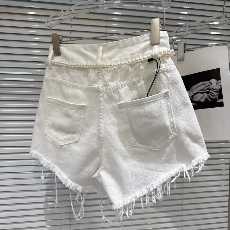 Nuovi Shorts in Denim a Tre Punti con Catena in Vita a Rete di Perle, Strappati, alla Moda, Dolci e Piccanti, per l'Estate 2026, Hot Pants Bianchi da Donna