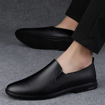 Mocassini comodi in pelle bovina da uomo neri classici alla moda di marca scarpe Casual in pelle con suola morbida traspirante cava estiva da uomo