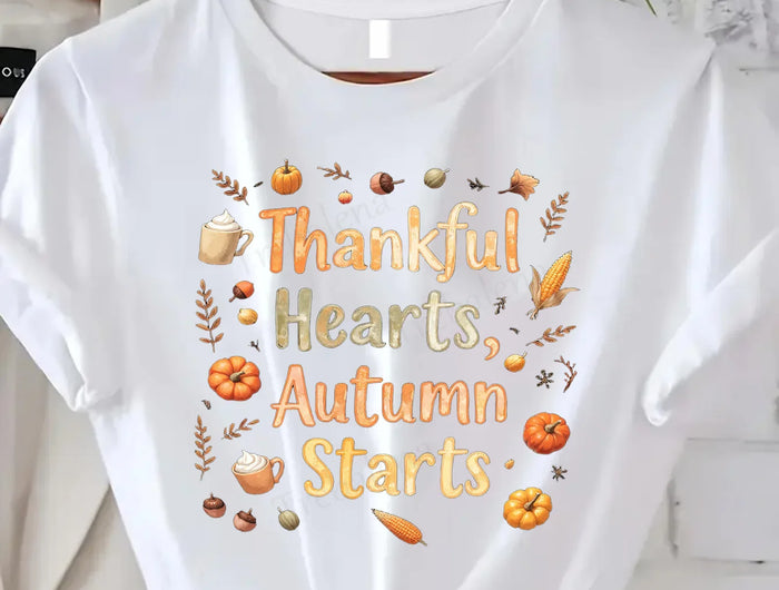 T-shirt femme confortable avec imprimé "Jolis cœurs Autumn Starts - T-shirt graphique festif d'automne"
