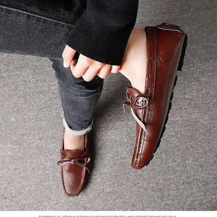 Nuovi mocassini casual Mocassini di marca con suola morbida da uomo Scarpe primaverili in pelle Comode scarpe casual da passeggio per esterni con fondo piatto