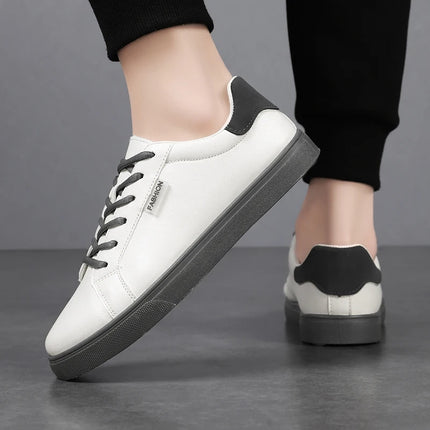 Skateboarding Shoes Men Flat Comfortable Leather Casual Vulcanized Shoes Trendy Classic Breathable Cheap Sneakers Man Plus Size