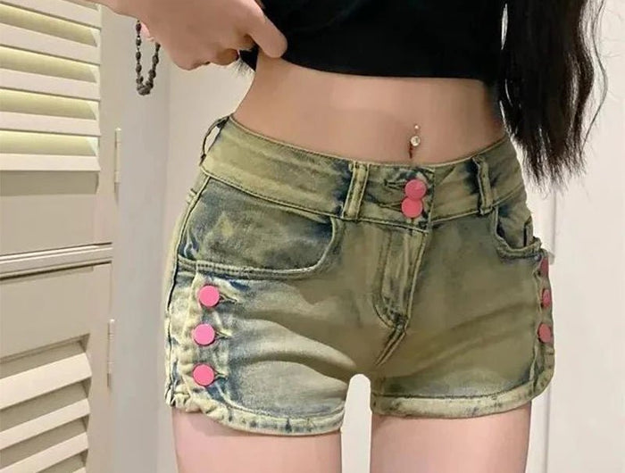 Shorts in denim rosa con bottoni stile American High Street da donna, Y2K, sexy, skinny, slim, vintage, a vita bassa, lavati e distressed. - platinumshop