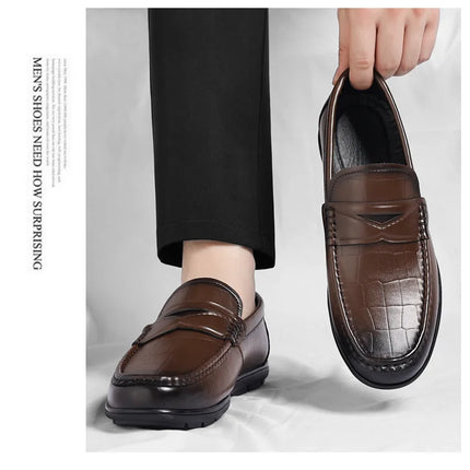Scarpe da uomo in pelle, stile britannico casual e alla moda, un passo sui mocassini pigri