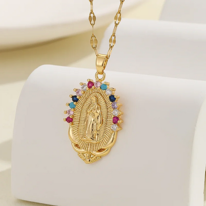 Gioielli religiosi di vendita caldi di Natale in rame con micro zirconi intarsiati Collana con ciondolo Vergine Maria per credenti maschili e femminili