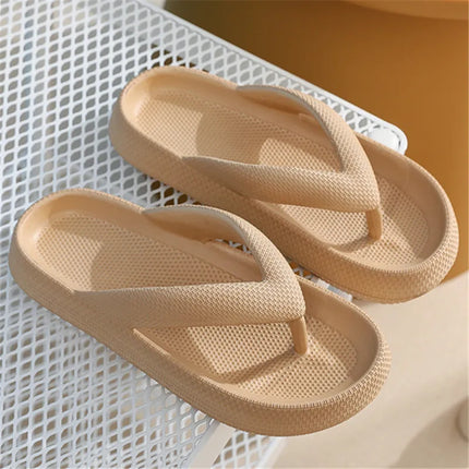 Infradito con plateau con suola morbida Donna 2025 Pantofole da spiaggia estive antiscivolo con nuvola Sandali da bagno con punta a clip con suola spessa da donna